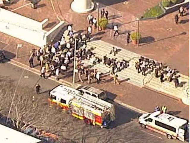 Мужчина взял в заложники девочку в здании одного из районных судов на западе Сиднея
