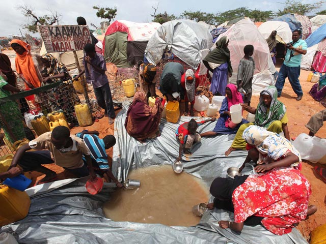 По меньшей мере, 750 тысячам жителей Сомали угрожает голодная смерть, говорится в распространенном сегодня сообщении представительства ООН. Тяжелая обстановка в районе Африканского Рога сложилась из-за наступления беспрецедентной засухи