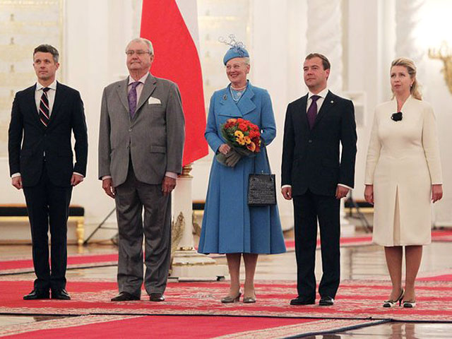 Президент РФ Дмитрий Медведев принял в Кремле королеву Дании Маргрете II с супругом и их сыном