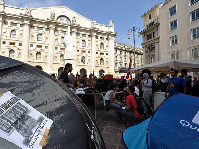 В разных городах Италии в рамках дня всеобщей забастовки происходят столкновения протестующих с полицией