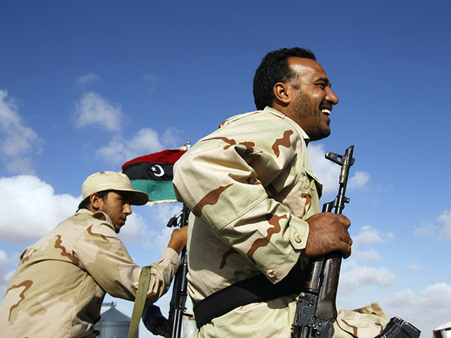 Бойцы формирований Переходного национального совета (ПНС) Ливии заняли в четверг высоты на подступах к городу Бани-Валиду, расположенному в 160 километрах к югу от Триполи