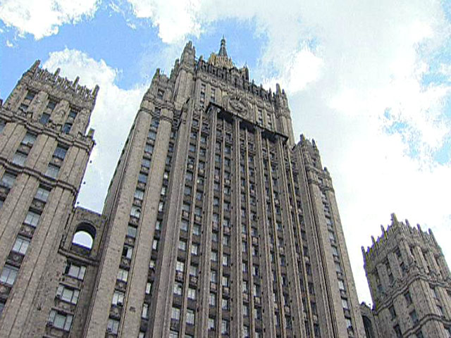 В Москве в высотном здании МИД на Смоленской площади упал с высоты и разбился представитель министерства юстиции