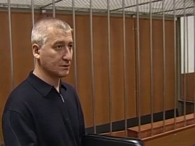 Владивостокский гарнизонный военный суд вынес обвинительный приговор уволенному в запас майору Внутренних войск Игорю Матвееву, признав его виновным в избиении сослуживцев