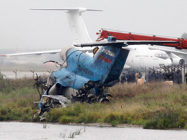 Обломки рухнувшего Як-42 подняли из реки