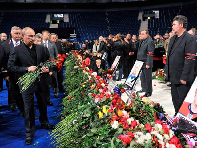 Премьер-министр РФ Владимир Путин прибыл в Ярославль, чтобы проститься с членами хоккейной команды "Локомотив", погибшими в авиакатастрофе