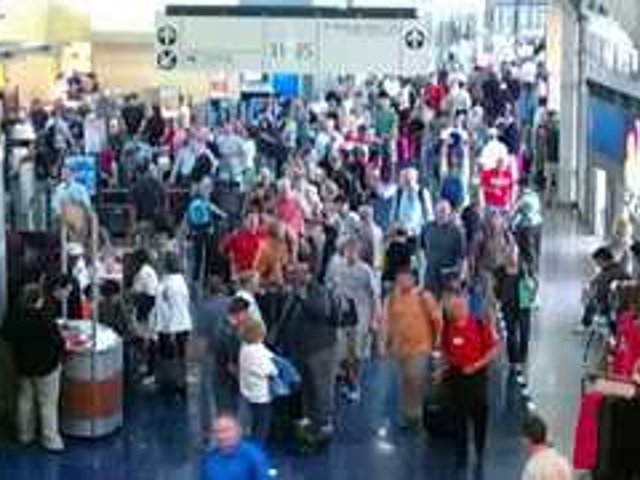 Один из трех терминалов международного аэропорта Канзас-сити (штат Миссури) эвакуирован после обнаружения подозрительного багажа