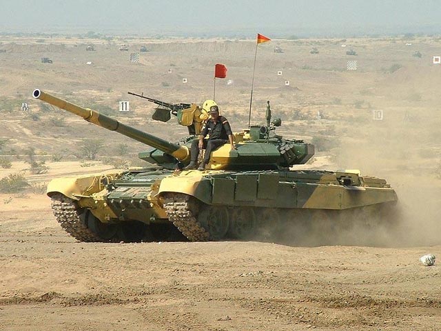 Модернизированный российский танк Т-90С, представленный на прошлой неделе на Международной выставке вооружения, военной техники и боеприпасов в Нижнем Тагиле, лишь частично отвечает требованиям, предъявляемым Министерством обороны РФ