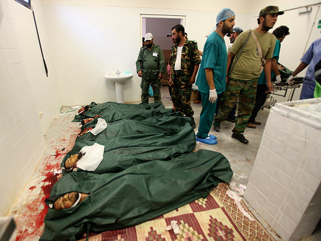 Верные свергнутому лидеру Ливии Муаммару Каддафи силы атаковали нефтеперерабатывающий завод рядом с городом Рас-эль-Ануф. В результате боя 15 человек погибли, двое ранены