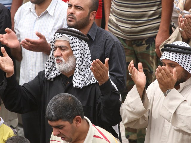 В Ираке в результате вооруженного нападения на автобус погибли 22 шиитских паломника
