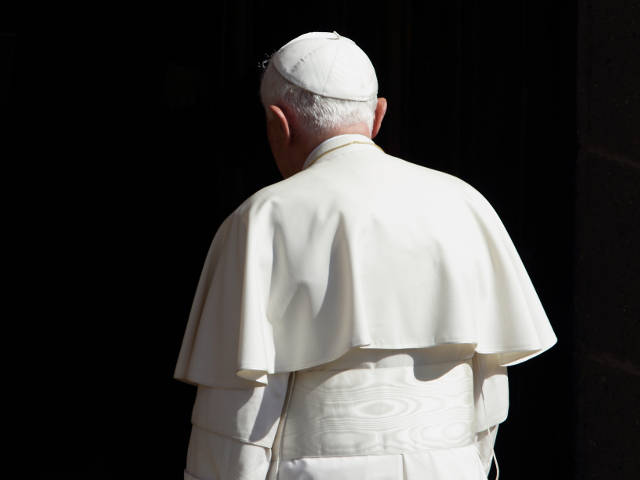 Жертвы священников-педофилов обвиняют Папу в преступлениях против человечности