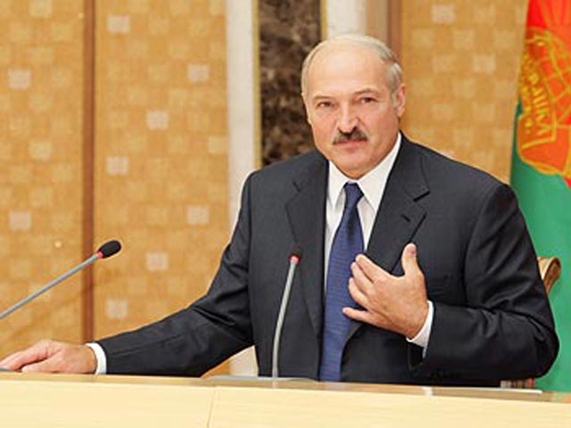 Среди них оказался и президент Белоруссии Александр Лукашенко, поздравивший Медведева впервые за два года