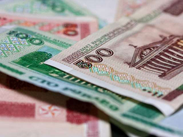 Курс белорусского рубля к доллару по итогам дополнительной сессии на Белорусской валютно-фондовой бирже, впервые состоявшейся в среду, установился на отметке 8,6 тысячи белорусских рублей за доллар