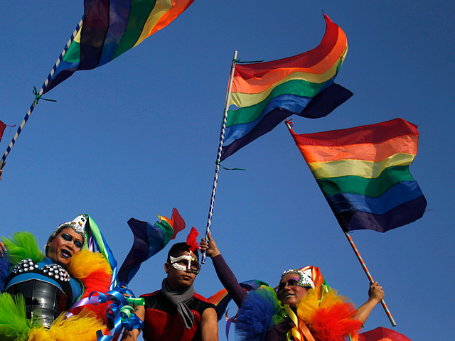 Власти Австралии решили упростить жизнь транссексуалам и тем, кто еще не определился со своей гендерной принадлежностью: правительство приняло постановление, согласно которому граждане в своих паспортах кроме мужского либо женского полов смогут указать по
