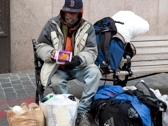 Доля людей в США, проживающих за чертой бедности, увеличилась в 2010 году до 15,1%