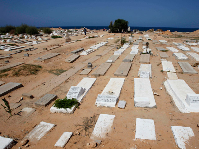 Международный комитет Красного Креста (МККК) заявил, что обнаружил массовые захоронения в Ливии
