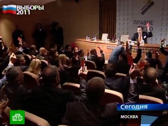 Партия без Прохорова официально решила избираться в Госдуму, правда, боится потерять голоса от "перестановок"