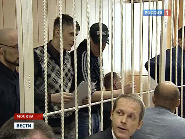 В Тверском районному суде Москвы, где слушается дело о беспорядках на Манежной площади, один из обвиняемых согласился сотрудничать со следствием и был переведен в разряд свидетелей