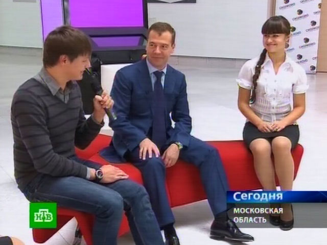 Медведев посоветовал студентам не надеяться на стипендию и идти работать - он же работал дворником в кинотеатре