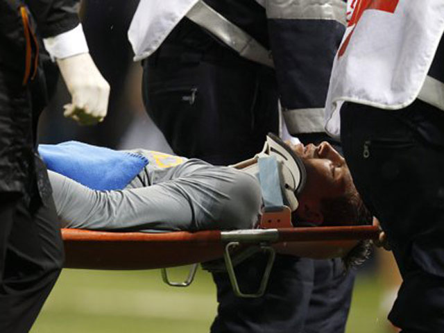 Защитник "Интера" нанес голкиперу "Ромы" тяжелейшую травму 