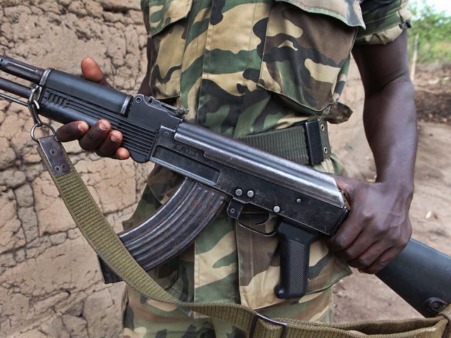 В Бурунди люди с автоматами расстреляли посетителей бара