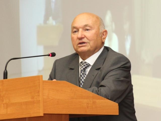 Бывший мэр Москвы Юрий Лужков заявил, что с настороженностью относится к идее нынешнего градоначальника Сергея Собянина о расширении столицы