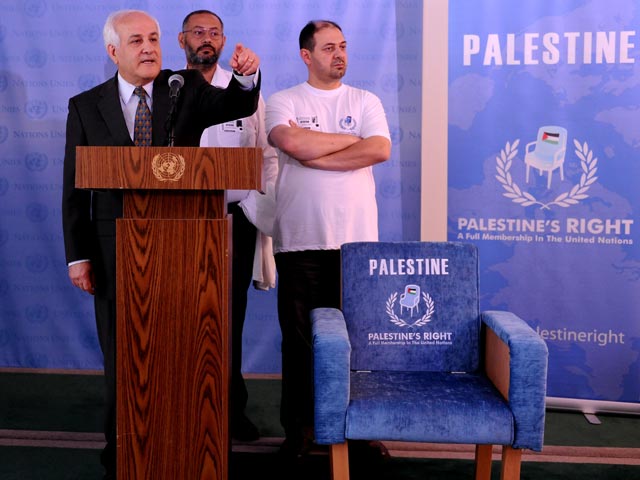 Обеспокоенные возможным членством Палестины в ООН представители США и европейских стран всеми силами пытаются предотвратить вступление автономии в организацию - они надеются вновь "загнать израильтян и палестинцев в рамки жестких переговоров"