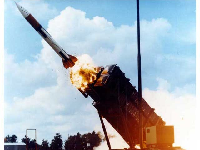 Три из восьми радаров наведения, установленных на батареях зенитных ракет Patriot, оказались с дефектами и их ремонт займет несколько месяцев. Эти противоракеты уже были не новыми, когда Сеул закупил их в 2006 году в Германии
