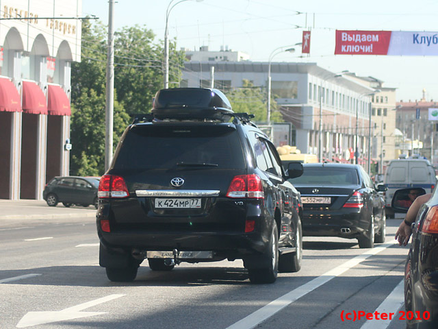 "Синие ведерки": четырех гастарбайтеров по дороге в "Домодедово" задавил VIP-кортеж с "блатными" номерами