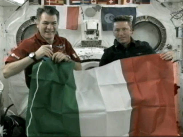 С астронавтами Виттори и Несполи понтифик уже общался во время сеанса связи с международной космической станцией 21 мая этого года
