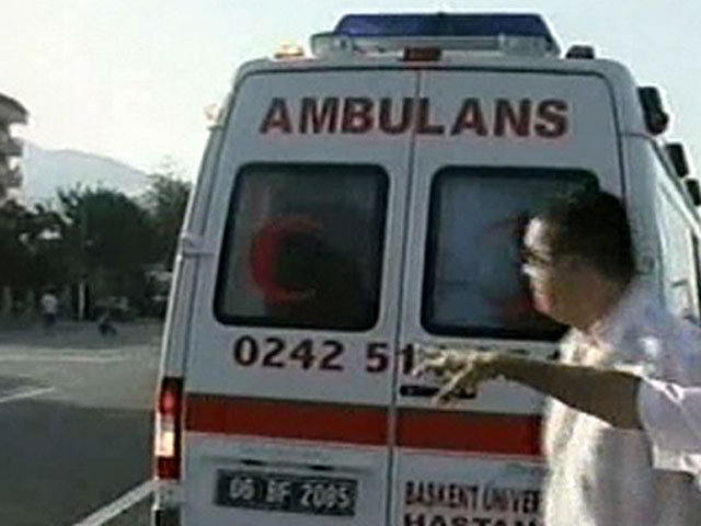 Один гражданин Украины погиб и еще 21 пострадал во вторник в Турции, когда в Анталии перевернулся туристический автобус компании "Тез Тур", перевозивший украинских туристов