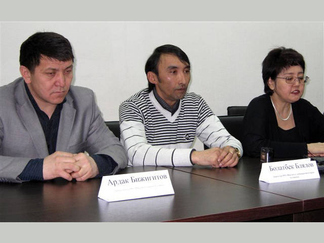 Ряд общественных объединений Казахстана обратились к депутатам парламента с призывом не принимать новый законопроект "О религиозной деятельности и религиозных объединениях", а также потребовали отставки главы госагентства по делам религий Кайрата Лама Шар