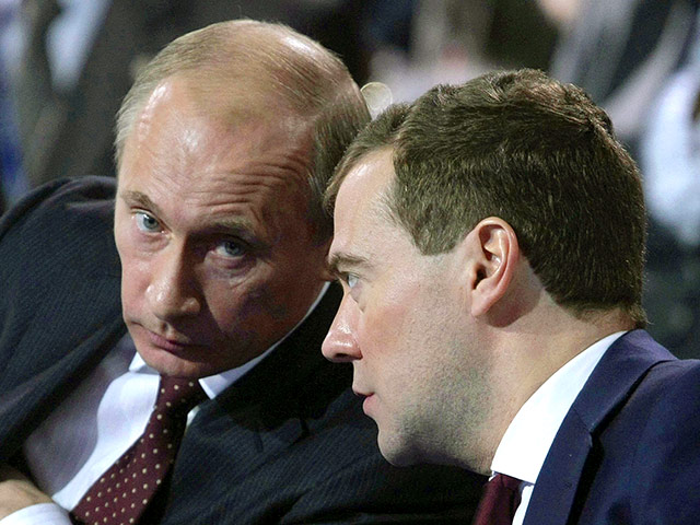На съезде "Единой России", который пройдет 24 сентября в Лужниках, выступят и премьер-министр Владимир Путин, который является лидером партии власти, и президент Дмитрий Медведев