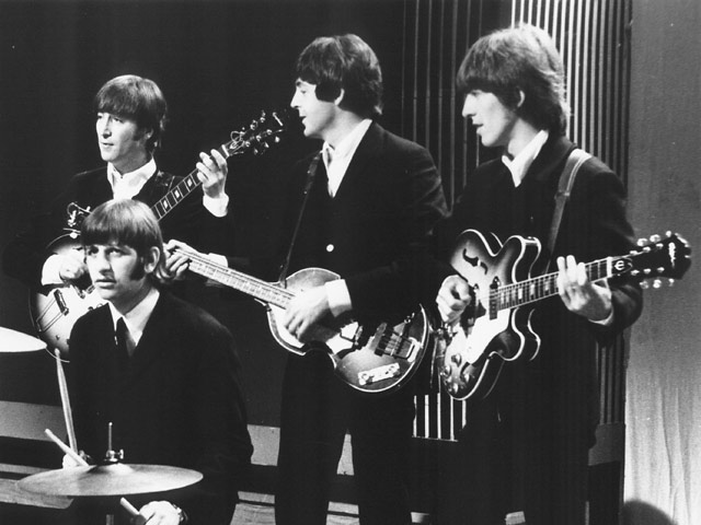 "Антирасистский" контракт Beatles продан за 23 тыс. долларов