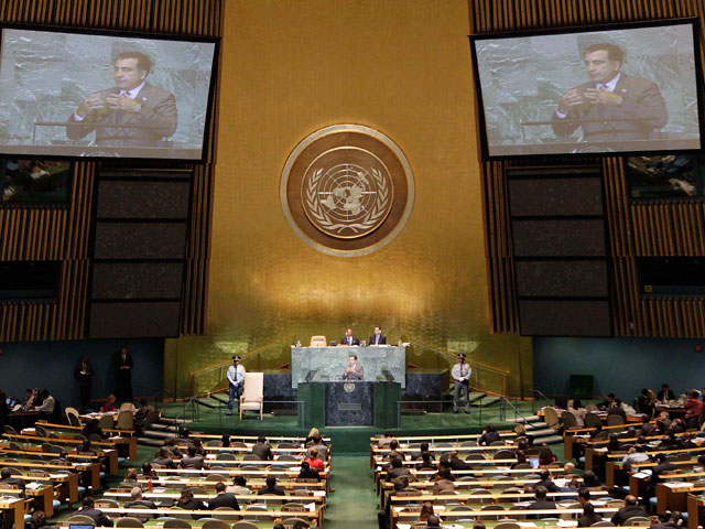 Президент Грузии Михаил Саакашвили, выступая накануне на 66-й сессии Генеральной ассамблеи ООН в США, в очередной раз обрушился на Россию, обвинив страну в организации терактов на международной арене и шантаже соседей