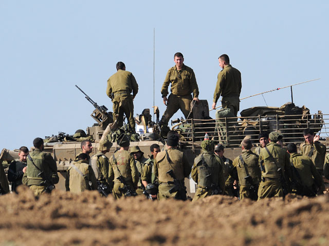 Армия обороны Израиля в пятницу подняла уровень боеготовности войск до максимального
