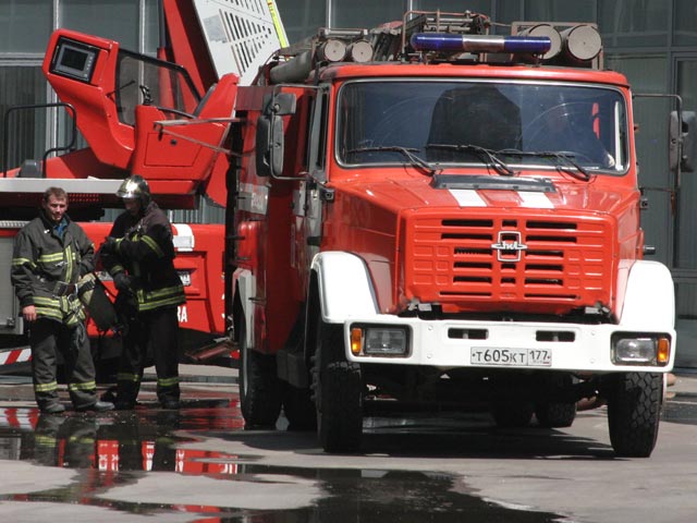 Сильный пожар произошел в жилом доме в центре Москвы