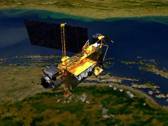 В NASA объяснили, куда делись обломки их упавшего спутника. Грузинская семья уверена, что упали у нее во дворе