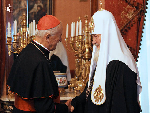 Патриарх Кирилл принимая в Москве кардинала Йозефа Томко, выразил Папе Бенедикту XVI "уважение и братскую любовь"