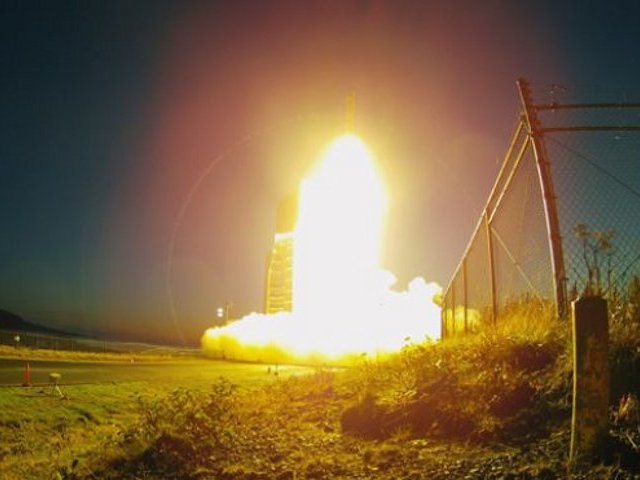 Американская ракета-носитель "Минотавр-4", запущенная с космодрома на острове Кадьяк (штат Аляска), вывела на околоземную орбиту экспериментальный военный спутник связи