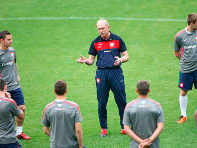 Команда Дика Адвоката планирует провести товарищеский матч с хозяевами Евро-2012