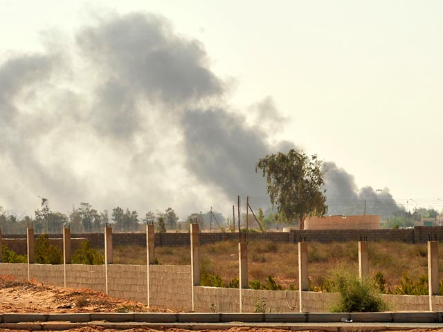 Военный чиновник Переходного национального совета (ПНС) Ливии Дау Салехин погиб во время ракетного обстрела в районе Бани-Валида к юго-востоку от Триполи