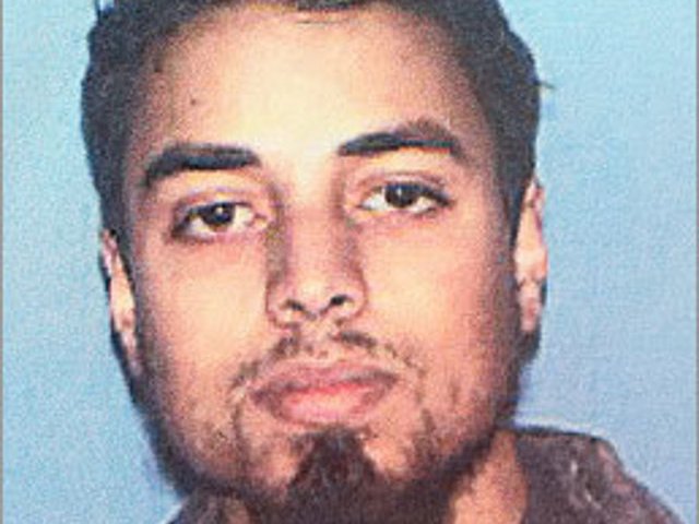 Власти США арестовали 26-летнего жителя штата Массачусетс Резвана Фердауса, планировавшего организовать теракты в зданиях Пентагона и Конгресса