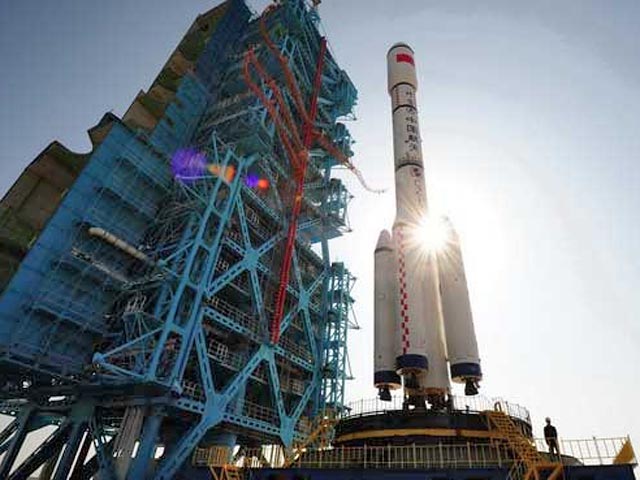 Китай продолжает стремительно завоевывать все новые сферы - страна активно работает над перспективным космическим проектом. В преддверии запуска в четверг ракеты-носителя "Великий поход - 2FT" в прессу попали первые снимки космического аппарата "Тяньгун-1