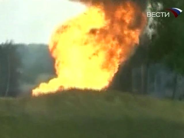 В населенном пункте Ильичевка Калужской области взорвался участок газопровода высокого давления диаметром 150 мм. "Произошел пожар, никто не пострадал"