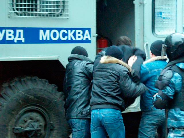 Около 30 человек задержаны полицией на разрешенном властями митинге секс-меньшинств на Чистопрудном бульваре в центре Москвы