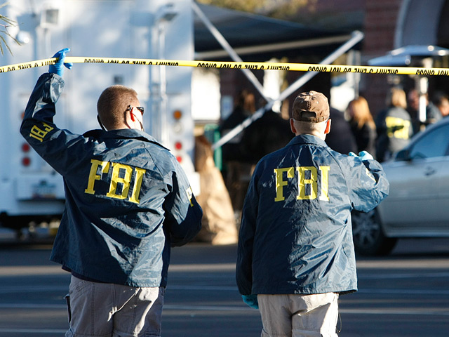Специалисты ФБР исследуют подозрительный пакет с порошком, подброшенный неизвестными к дому брата вице-президента США Джозефа Байдена в городе Оушен-Ридж в штате Флорида