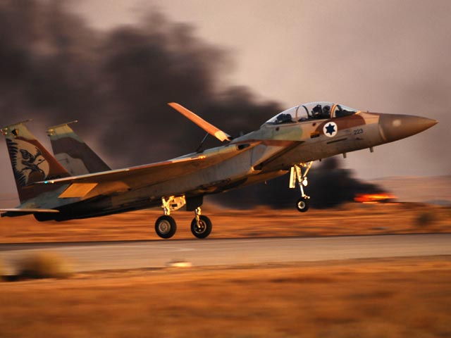 Израильская авиация обстреляла боевиков в секторе Газа
