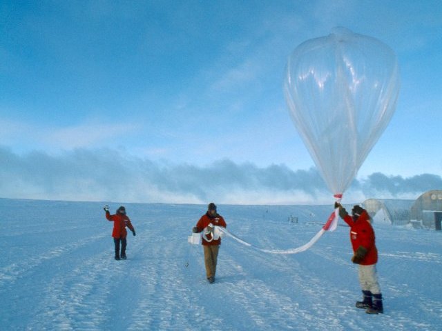 Огромная "дыра" в озоновом слое Земли впервые возникла над Арктикой