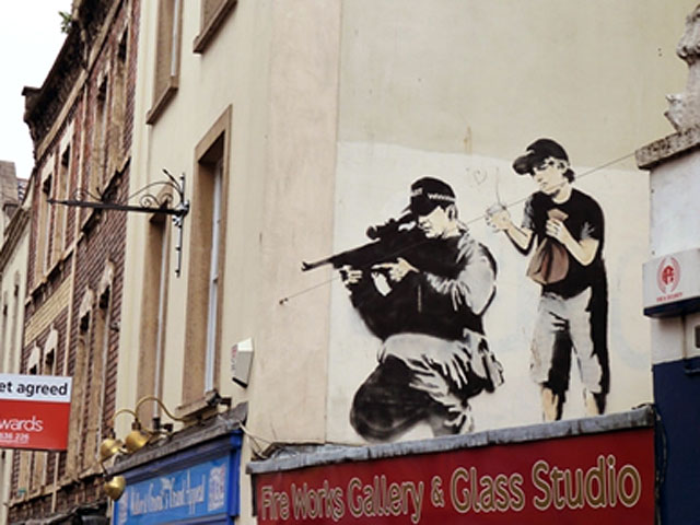 В Бристоле неизвестные закрасили граффити знаменитого уличного художника Бэнкси