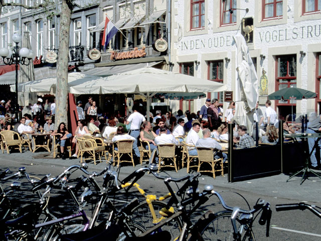В голландском городе Маастрихт с субботы вступил в силу запрет на продажу марихуаны в кофешопах посетителям-иностранцам